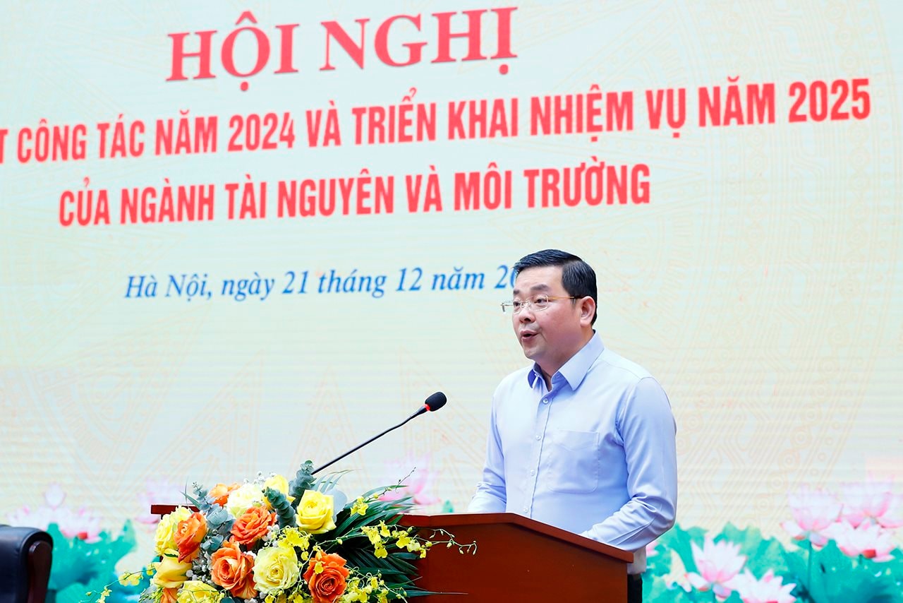 Ông Nguyễn Toàn Thắng, Giám đốc Sở Tài nguyên và Môi trường TPHCM phát biểu tham luận tại Hội nghị.